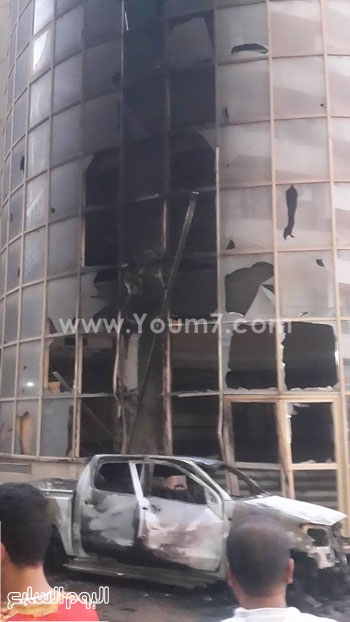 حريق سيارة أمام مبنى المصرية بلازا بالزقازيق -اليوم السابع -6 -2015