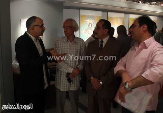 الفنان أيمن السمرى والدكتور حمدى أبو المعاطى وحضور المعرض -اليوم السابع -6 -2015