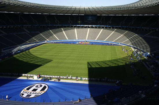  ملعب برلين يجهز للمباراة المرتقبة  -اليوم السابع -6 -2015
