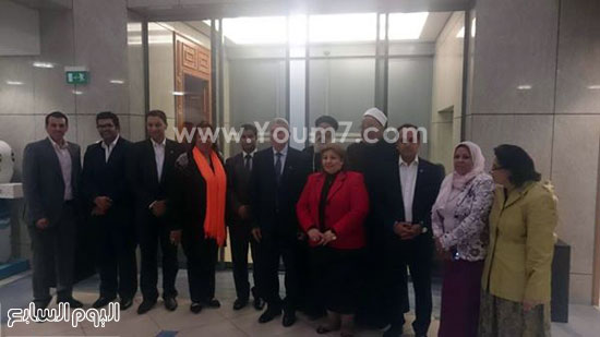	سفير مصر ببرلين مع الوفد الإعلامى المرافق للسيسى  -اليوم السابع -6 -2015
