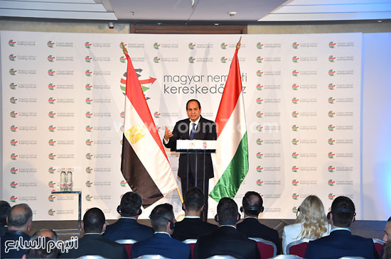 الرئيس السيسى أثناء كلتمه بمنتدى الأعمال المصرى المجرى -اليوم السابع -6 -2015