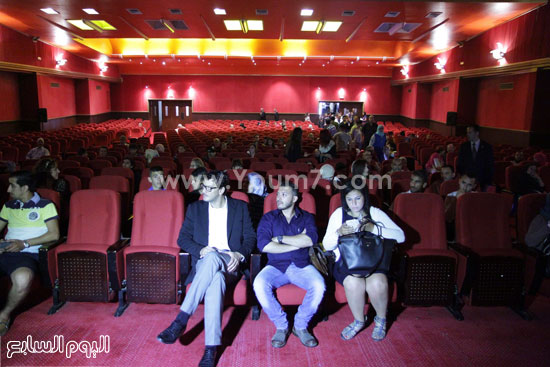 خالد أبو النجا قبل العرض وكان أول الحضور  -اليوم السابع -6 -2015