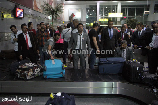 مدحت صالح فى مطار القاهرة