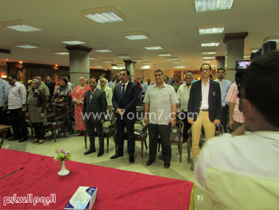 الحضور يقفون أثناء عزف النشيد المصرى -اليوم السابع -6 -2015