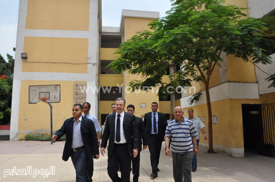 وزير التعليم فور خروجه من المدرسة -اليوم السابع -6 -2015