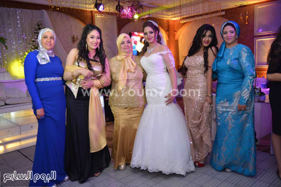  والدة العروس محررة صوت العرب سهير رجب وشقيقتها منال رجب وفاتن رجب مع شيما الحاج -اليوم السابع -6 -2015
