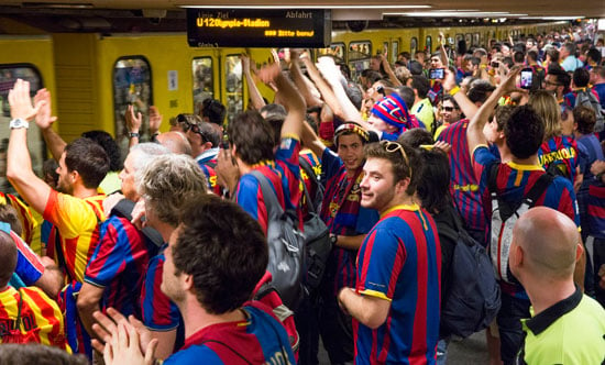 	جانب من جماهير برشلونة فى محطات المترو ببرلين فى طريقها للاستاد -اليوم السابع -6 -2015