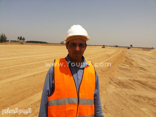 عامل يروى كيفية العمل فى المشروع -اليوم السابع -6 -2015 عامل يروى كيفية العمل فى المشروع -اليوم السابع -6 -2015
