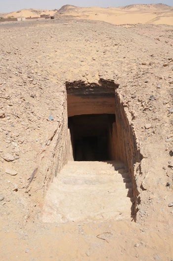 مدخل المقبرة -اليوم السابع -6 -2015