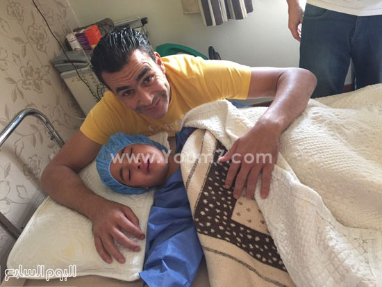 عصام الحضرى مع شهد بعد الخروج من العمليات -اليوم السابع -6 -2015