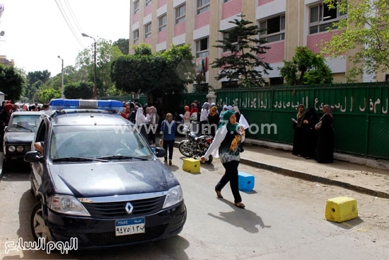 	سيارات الشرطة تتواجد أمام المدارس لتأمينها  -اليوم السابع -6 -2015