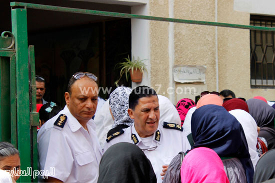 	رجال الشرطة أمام اللجان لتهدئة الأوضاع  -اليوم السابع -6 -2015