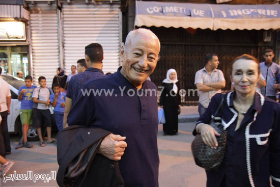 المخرج العالمى محمد الأخضر حمينا مع زوجته قبل عرض الفيلم  -اليوم السابع -6 -2015