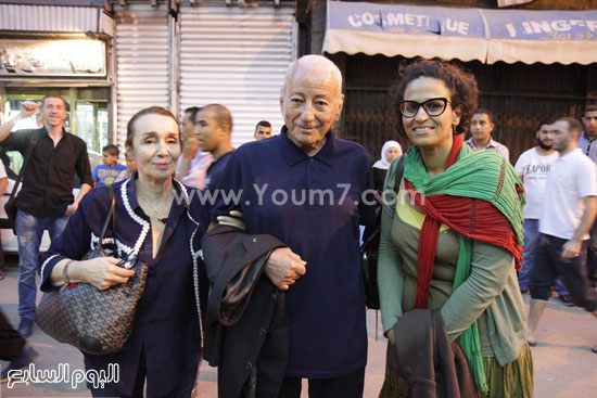 الصحفية المصرية نسرين الزيات مع المخرج العالمى محمد الأخضر حمينا وزوجته -اليوم السابع -6 -2015