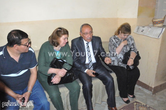 وزيرة السكان ومحافظ أسوان داخل منزل سيدة بقرية الأعقاب -اليوم السابع -6 -2015