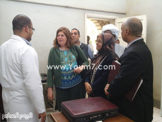 وزيرة السكان تتفقد وحدة صحة الأسرة بقرية الأعقاب بأسوان -اليوم السابع -6 -2015