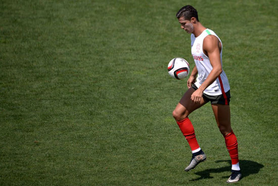 رونالدو يستعرض عضلاته بتدريب البرتغالي -اليوم السابع -6 -2015