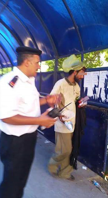 امين الشرطة خلال اعتراض الشخص المختل -اليوم السابع -6 -2015
