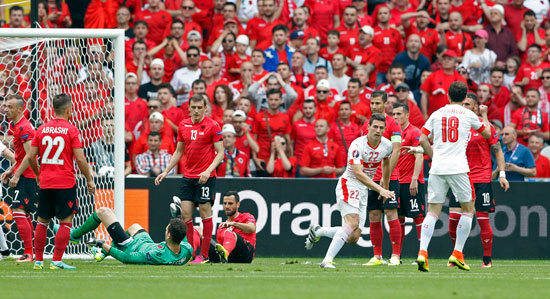 مباراة سويسرا وألبانيا (2)