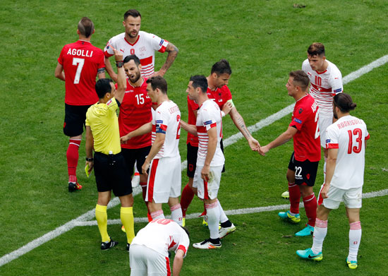 مباراة سويسرا وألبانيا (6)