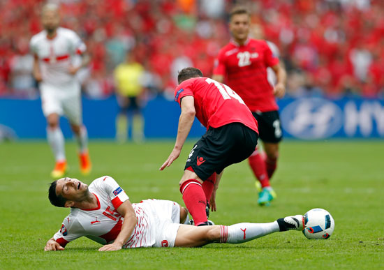 مباراة سويسرا وألبانيا (12)
