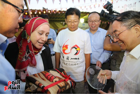السفير-الصينى-بالقاهرة-يوزع-الطعام-(3)