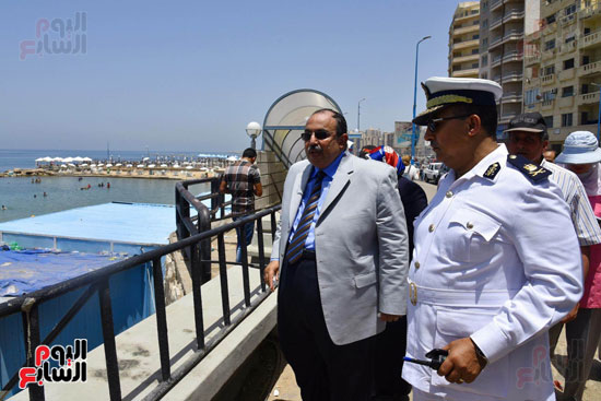 محمد عبد الظاهر محافظ الإسكندرية يتفقد أعمال تطوير منطقة بئر مسعود (11)