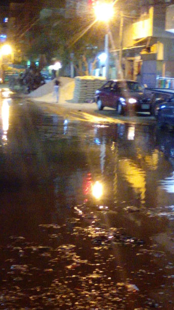 غرق شارع بصرف الصحى (1)