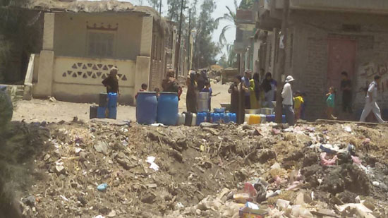 انقطاع المياه بقرية أبو عوينات (1)