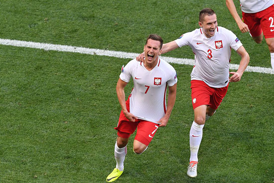 1   منتخب بولندا يحصد أول 3 نقاط فى تاريخه باليورو أمام أيرلندا الشمالية (1)