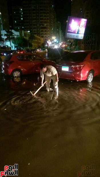 شوارع ميامى تغرق فى مياه الصرف الصحى (1)