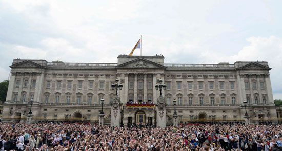 احتفالات العائلة المالكة فى لندن (13)
