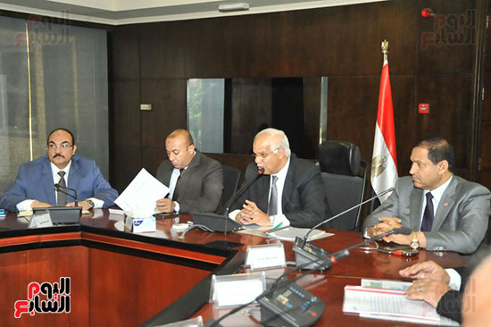 وزير النقل ، محافظ القليوبية، اجتماع، تطوير وتوسعة طريق القاهرة الإسكندرية الزراعى (1)