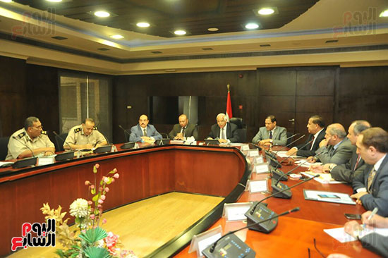 وزير النقل ، محافظ القليوبية، اجتماع، تطوير وتوسعة طريق القاهرة الإسكندرية الزراعى (4)
