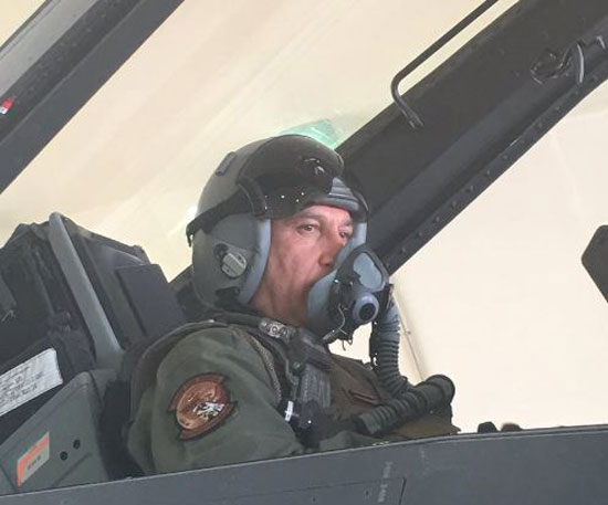 وزير-الدفاع-العراقى-يقصف-معاقل-داعش-بطائرة-F16-(1)