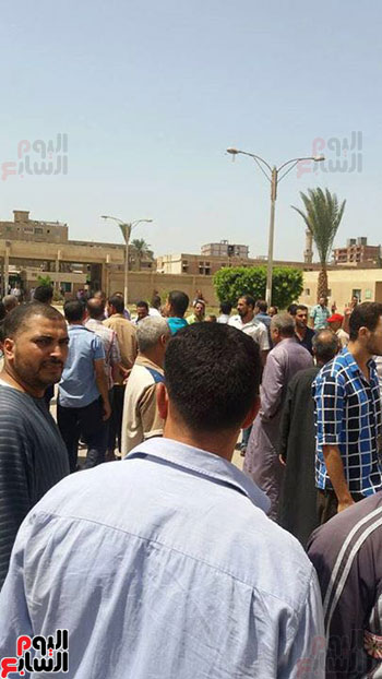 عمال مصنع الغزل والنسيج بكوم حمادة (1)