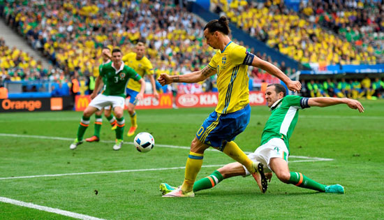 منتخب السويد يتعادل مع أيرلندا  (6)