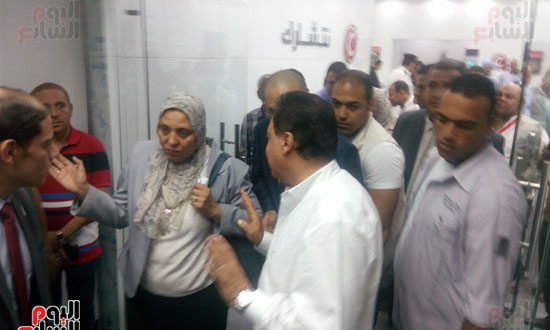 وزير الصحة يزور مركز تحيا مصر لعلاج فيروس سي بالاقصر (5)
