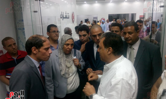 وزير الصحة يزور مركز تحيا مصر لعلاج فيروس سي بالاقصر (6)