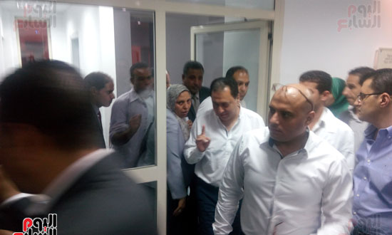 وزير الصحة يزور مركز تحيا مصر لعلاج فيروس سي بالاقصر (7)