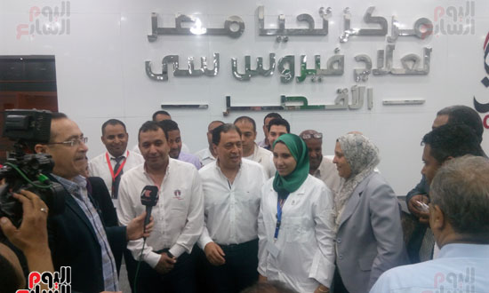 وزير الصحة يزور مركز تحيا مصر لعلاج فيروس سي بالاقصر (8)