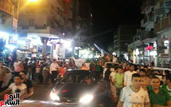 جمهور المصرى يجوب الشوارع احتفالا بالفوز على الأهلي (1)