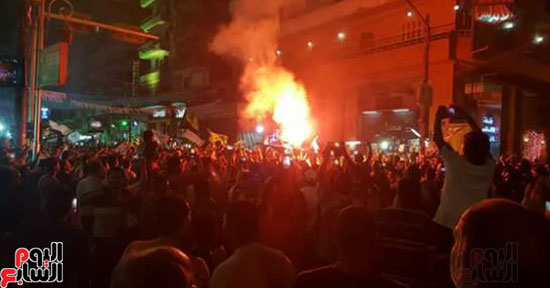 جمهور المصرى يجوب الشوارع احتفالا بالفوز على الأهلي (2)