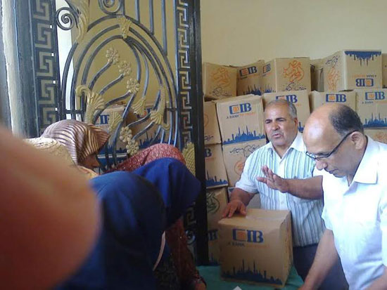 توزيع سلع غذائية على الأهالى بكفر الشيخ (3)