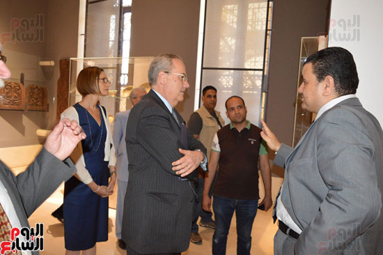 وفد السفارة الأمريكية يزور متحف الفن الإسلامى (2)