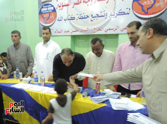رحلات عمرة بمسابقة حفظة القرآن الكريم بمؤسسة وجه مصر للمساعدات الاجتماعية (1)