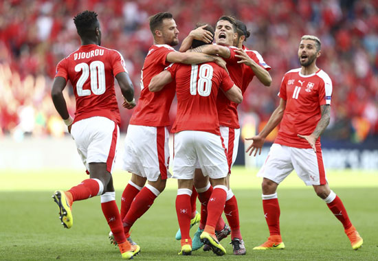 سويسرا يقترب من التأهل بعد التعادل مع رومانيا فى يورو 2016 (5)