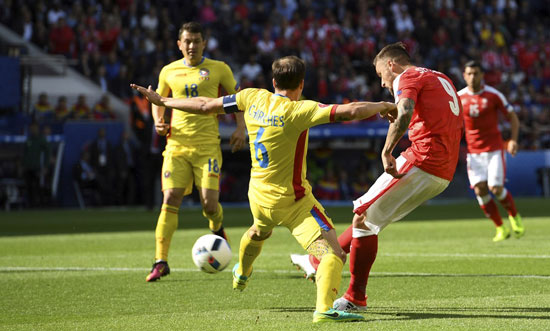 سويسرا يقترب من التأهل بعد التعادل مع رومانيا فى يورو 2016 (14)