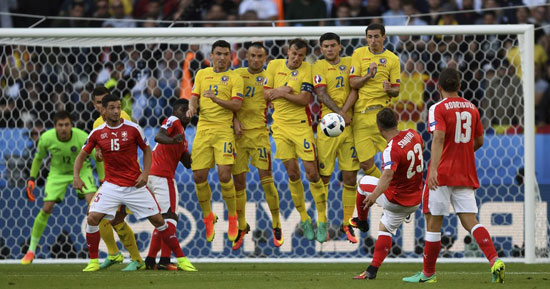 سويسرا يقترب من التأهل بعد التعادل مع رومانيا فى يورو 2016 (19)