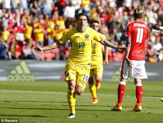 سويسرا يقترب من التأهل بعد التعادل مع رومانيا فى يورو 2016 (20)